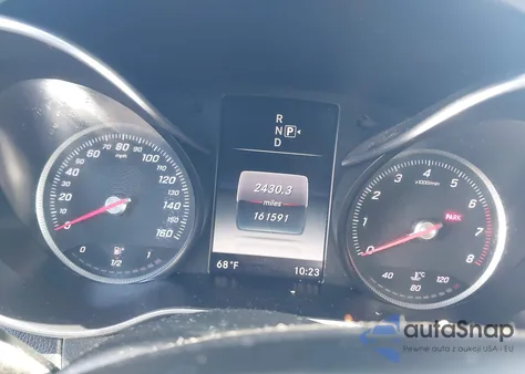 2015 Mercedes-Benz C 300 4Matic z USA, uszkodzony, nr VIN 55SWF4KB8FU059241